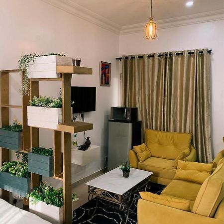 Cozy Studio Unit In Lekki Phase 1 - Kitchen, 24-7 Light, Wifi, Netflix Appartamento Lagos Esterno foto